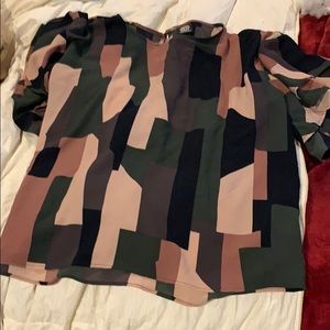 Large bobrau dress shirt with ruffle Sleeves